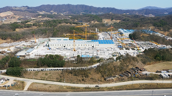 올해 한림원의 산업기술성과에 선정된 메가더블월을 생산하는 삼표피앤씨 공장 전경.