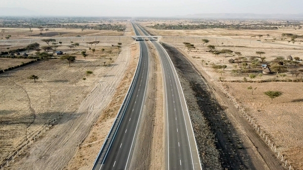 에티오피아 메키-즈웨이(Meki-Zeway) 고속도로 현장.