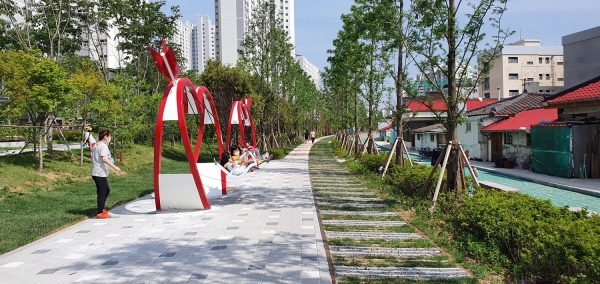 2021년 녹색도시 우수사례 공모전 도시숲 부문 최우수상 수상지인 '인천 수인선 바람길숲' 사진. 사진=산림청