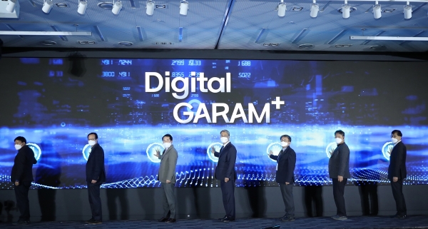 박재현 수공 사장 및 관계자들이 11일 대전 수공 본사에서 열린 'Digital GARAM+' 론칭 기념식에서 기념촬영을 하고 있다. 사진=한국수자원공사