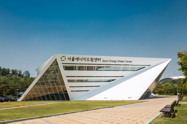 대표적인 녹색건축인증 건축물 중 하나로 꼽히는 서울에너지드림센터 전경. 사진=서울시